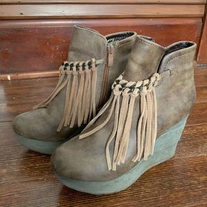Fringe boots